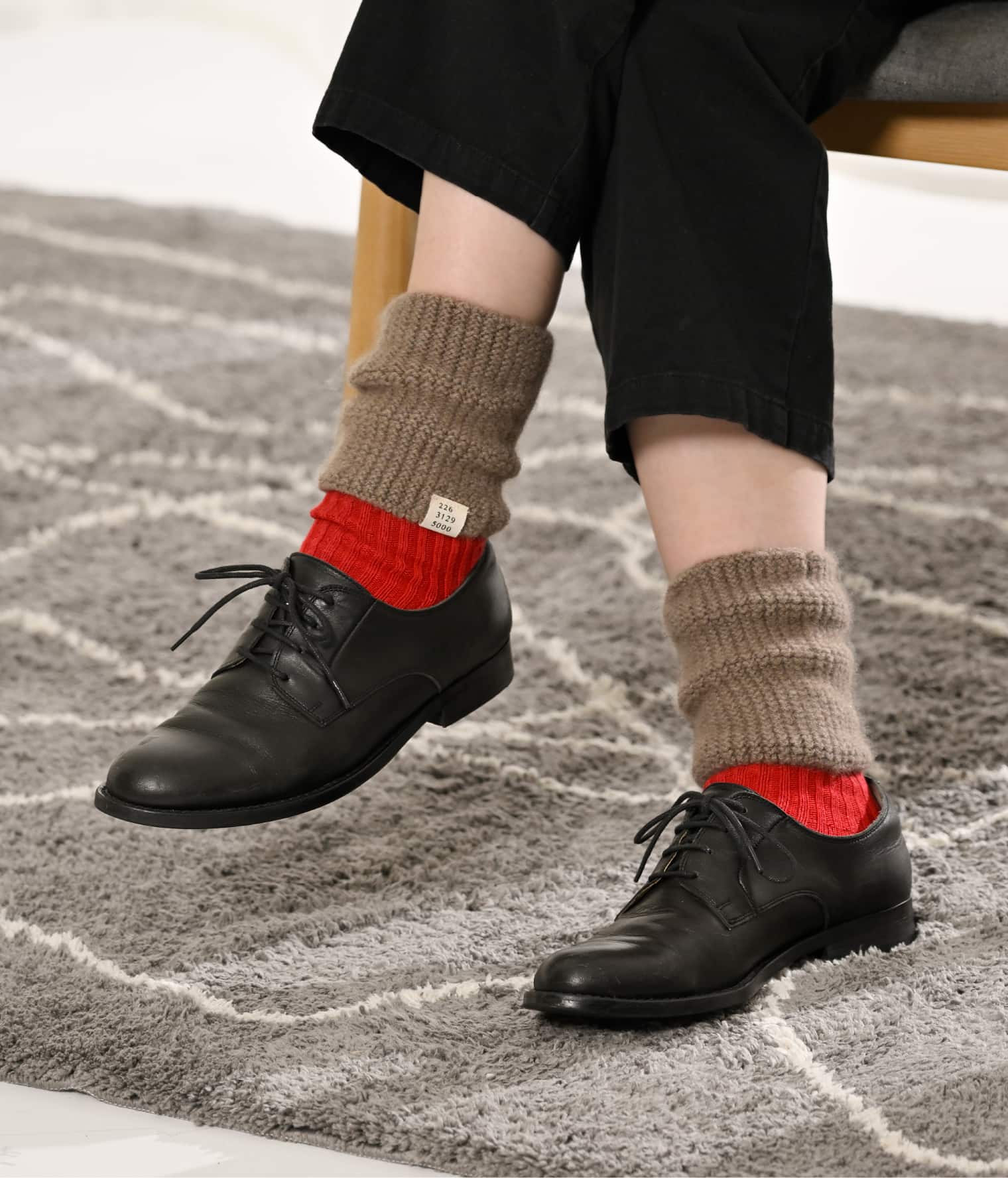 あしをつつむ のびるニットレッグウォーマー 厚手カシミヤ ショート丈