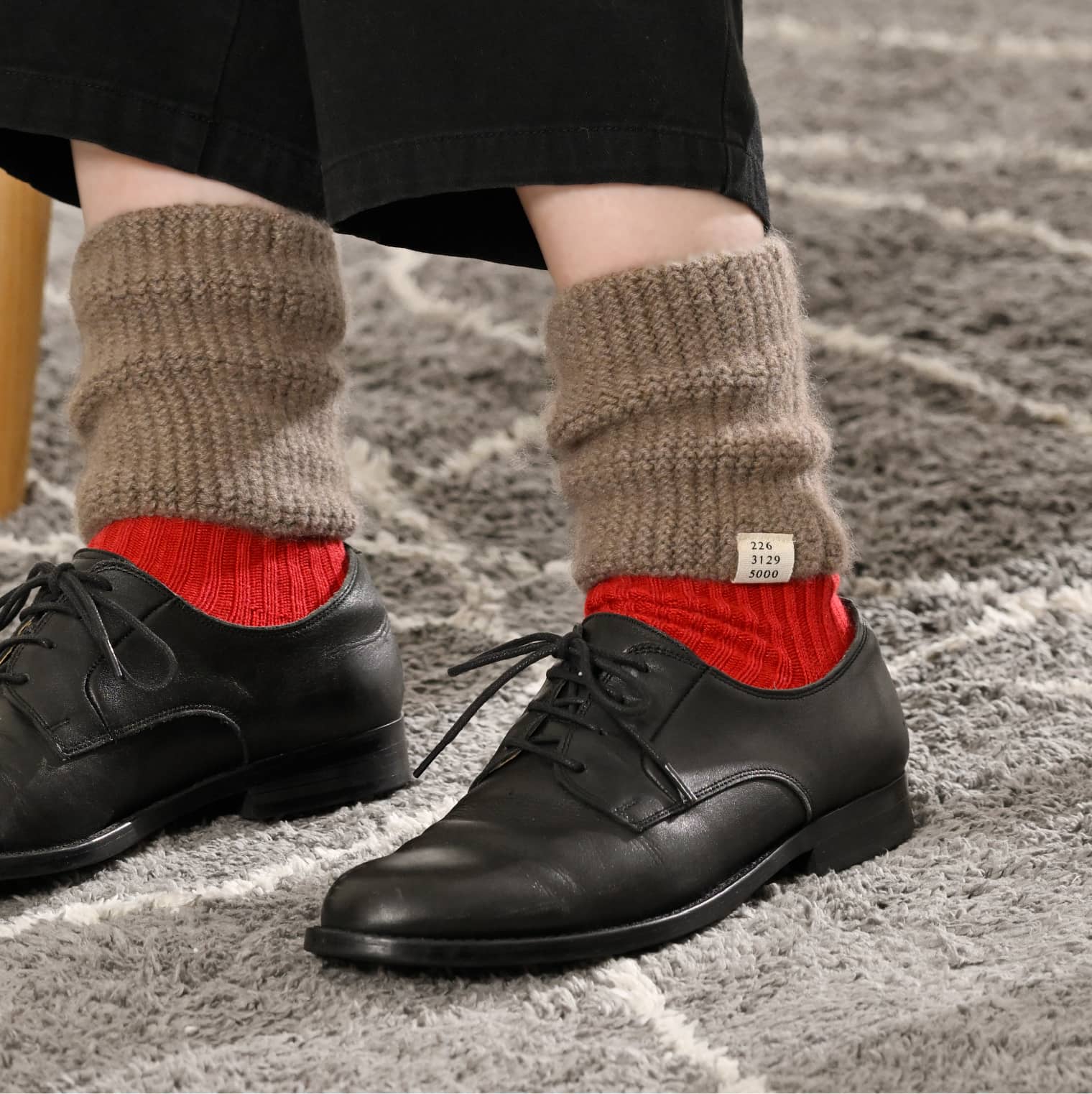あしをつつむ のびるニットレッグウォーマー 厚手カシミヤ ショート丈