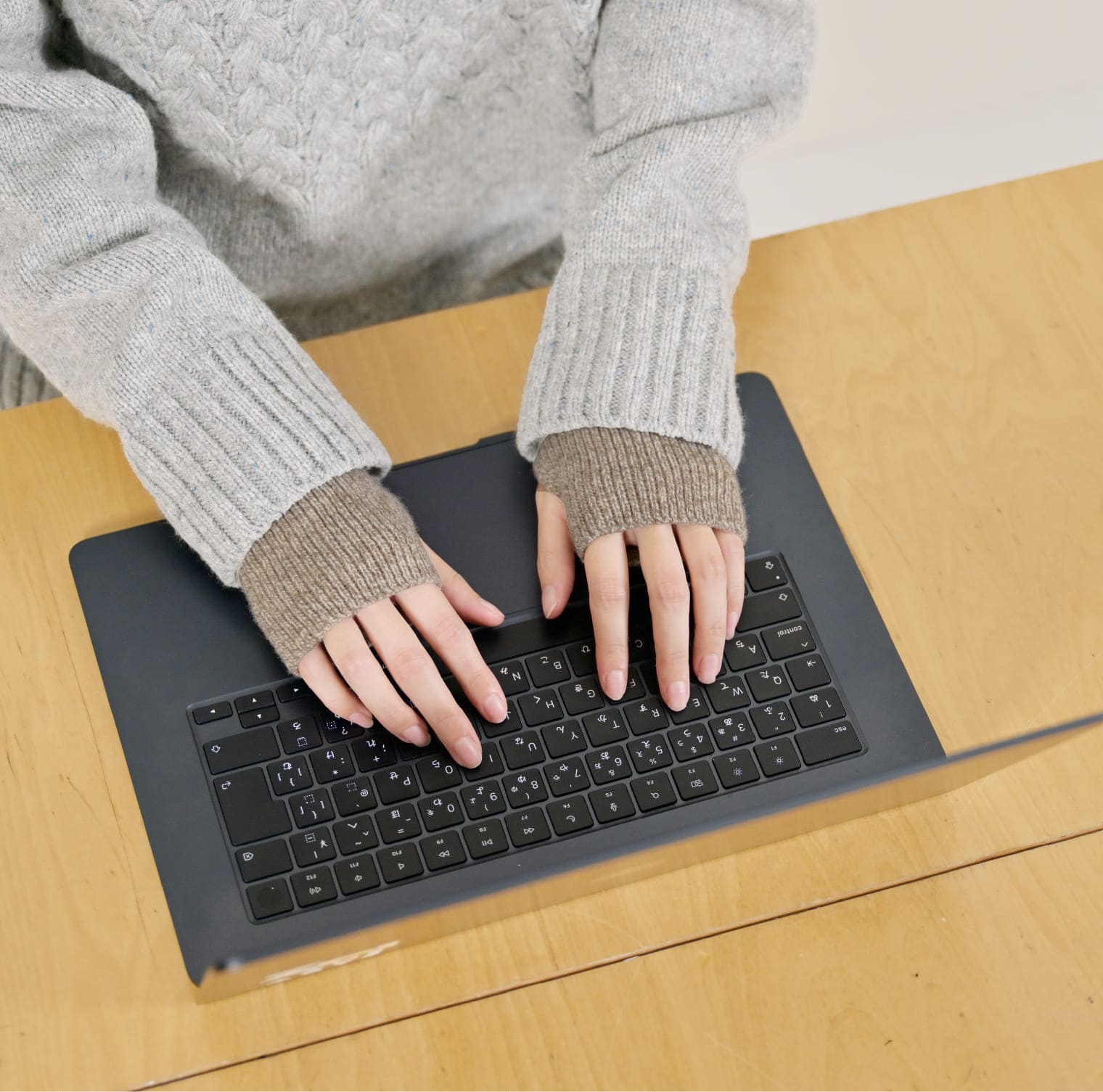 てをつつむ / 見せる袖口 手首ウォーマー ウール100%