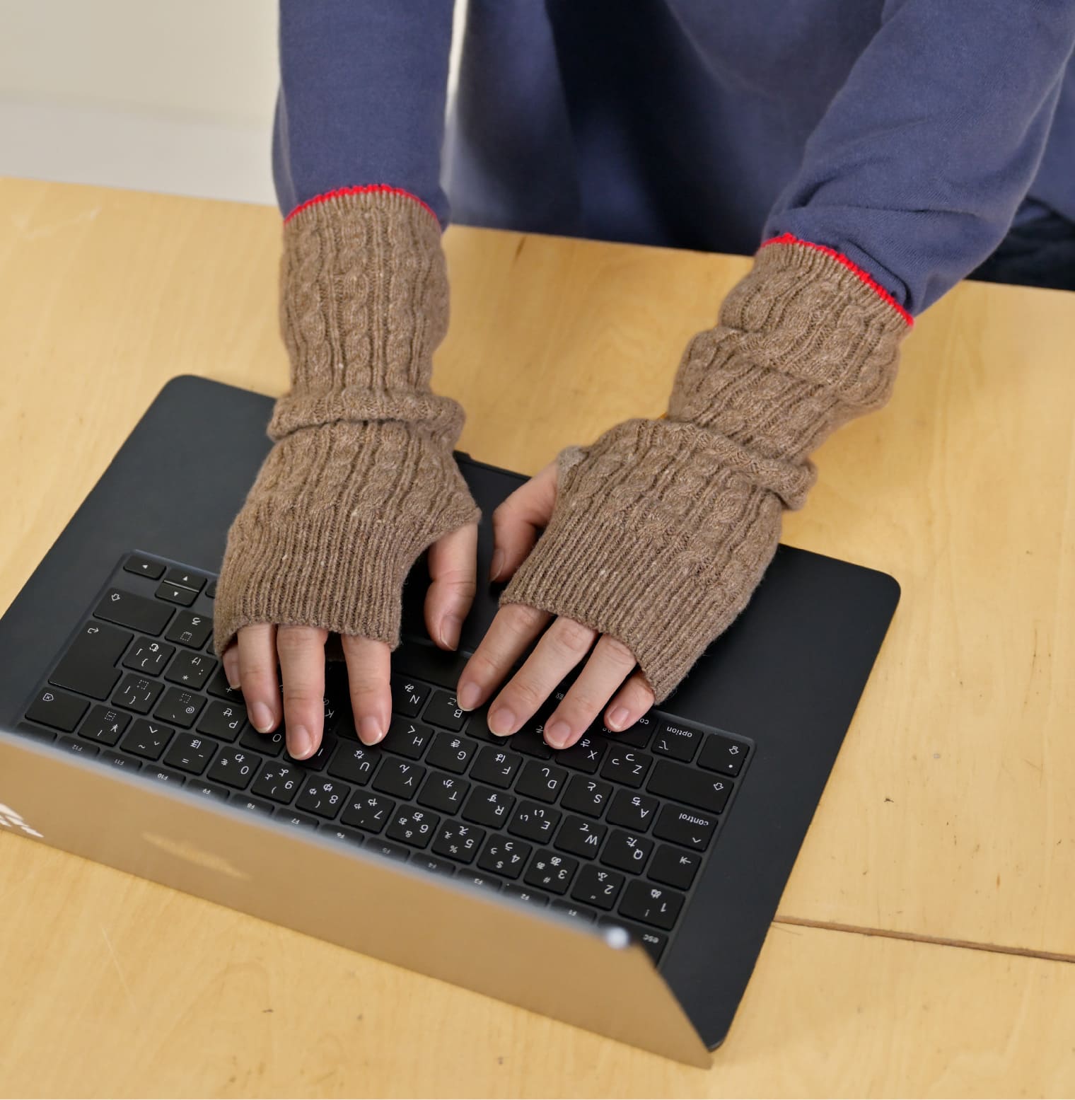 てをつつむ / フィットするアームウォーマー ケーブル